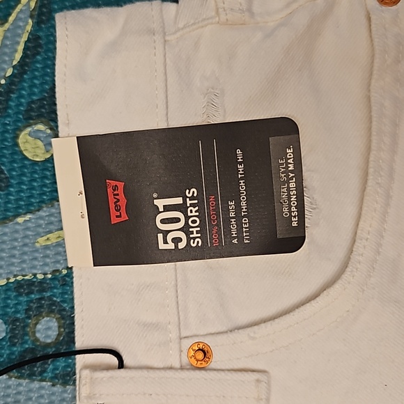 Levi's | Women's White Levi High Rise Shorts, Size 30 - New with Tags - Picture 4 of 6